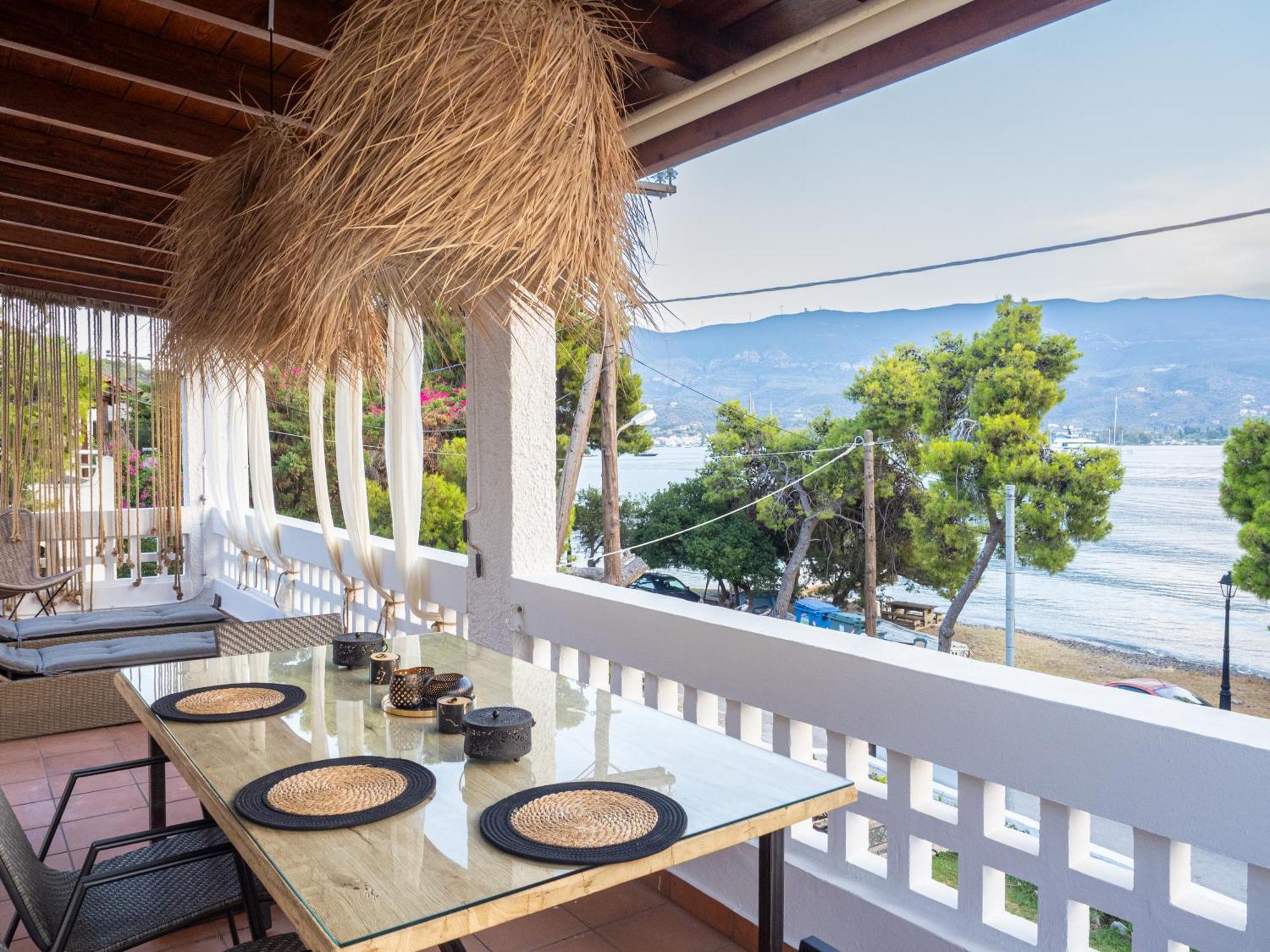Seaview Apartment - Poros Relaxing Beachfront Flat Poros Town Exterior foto