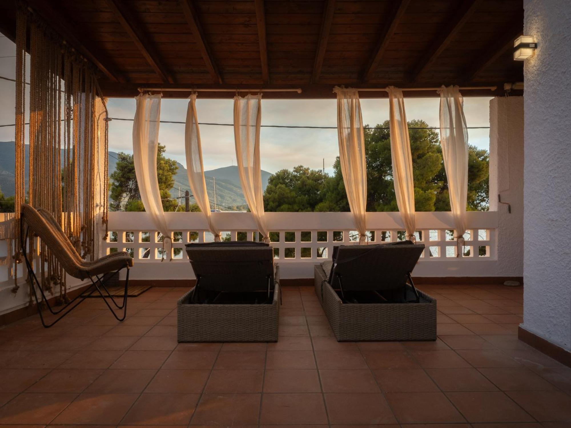 Seaview Apartment - Poros Relaxing Beachfront Flat Poros Town Exterior foto