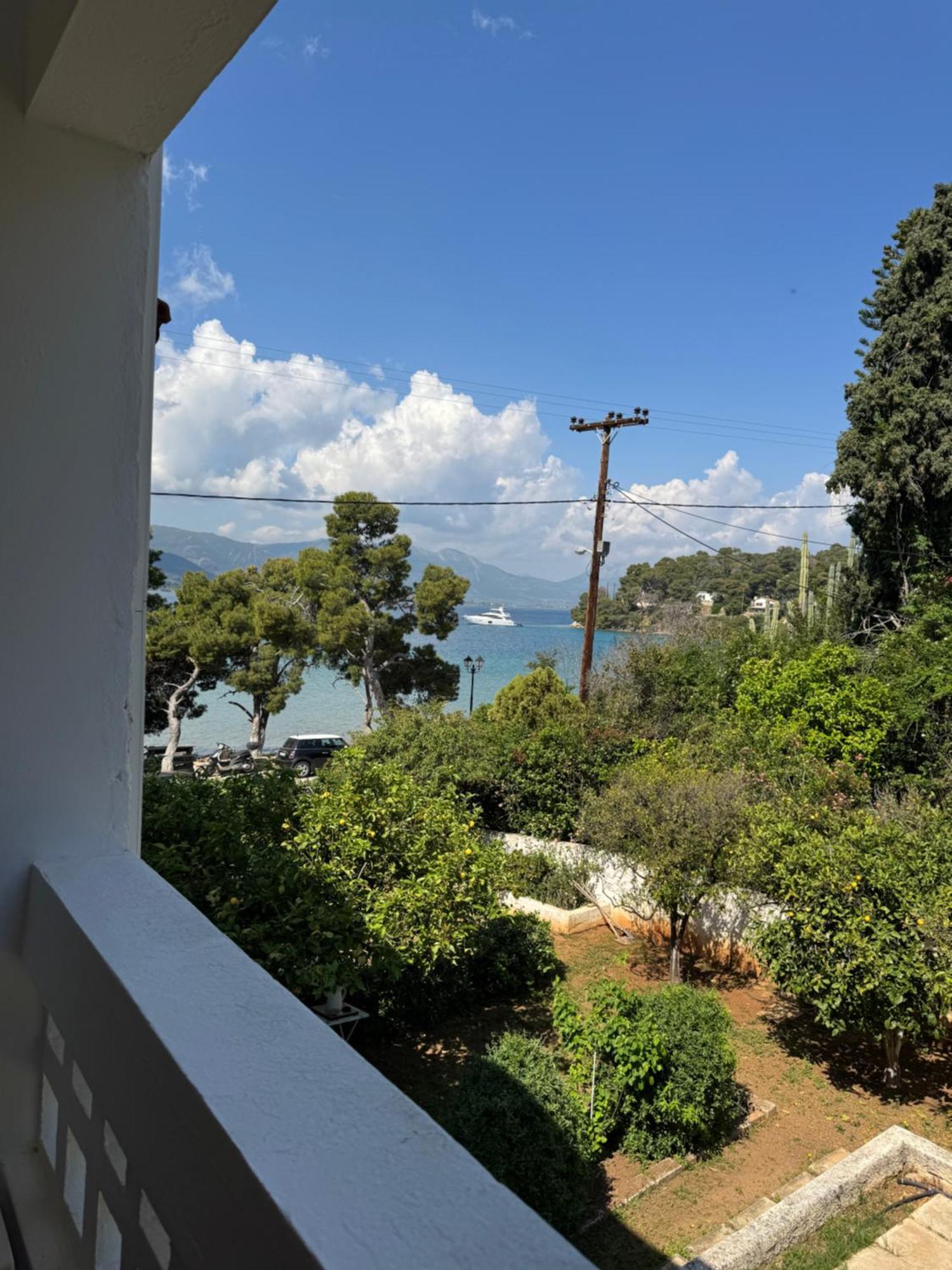 Seaview Apartment - Poros Relaxing Beachfront Flat Poros Town Exterior foto