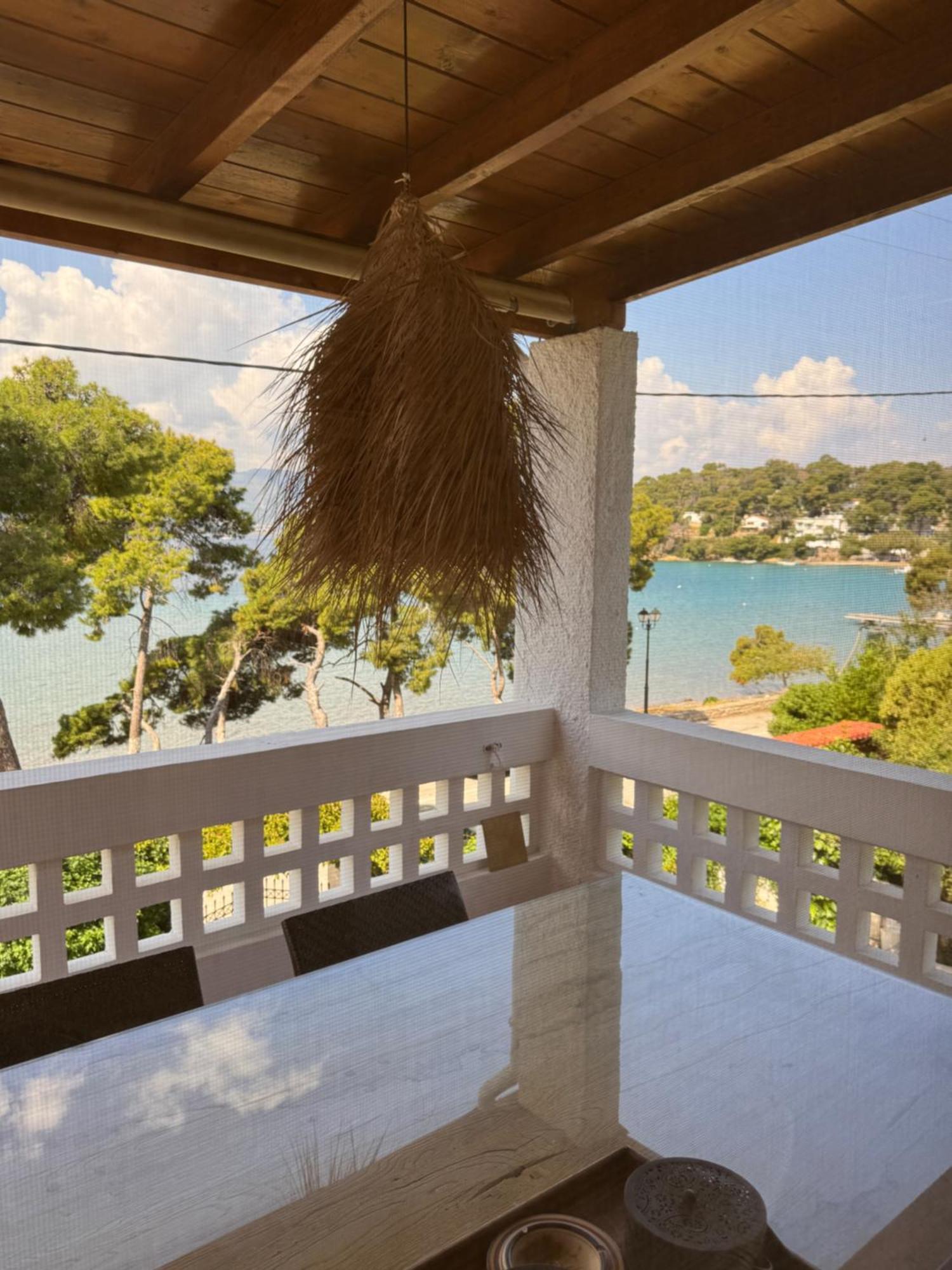 Seaview Apartment - Poros Relaxing Beachfront Flat Poros Town Exterior foto